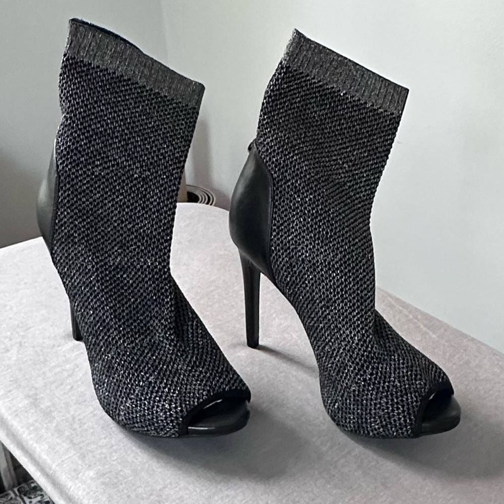 Guess Black Stiletto Heels Sleek Design 6.5